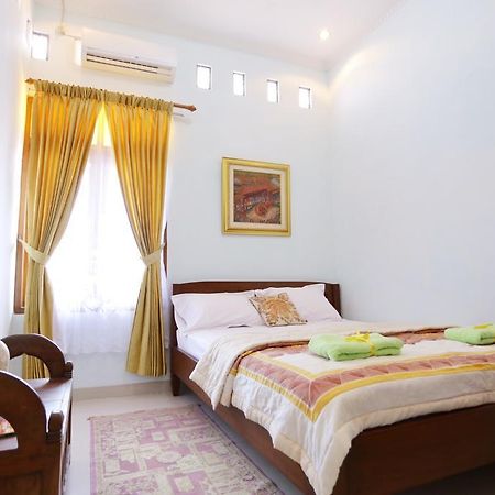 Griya Kedasih Guesthouse Yogyakarta Esterno foto