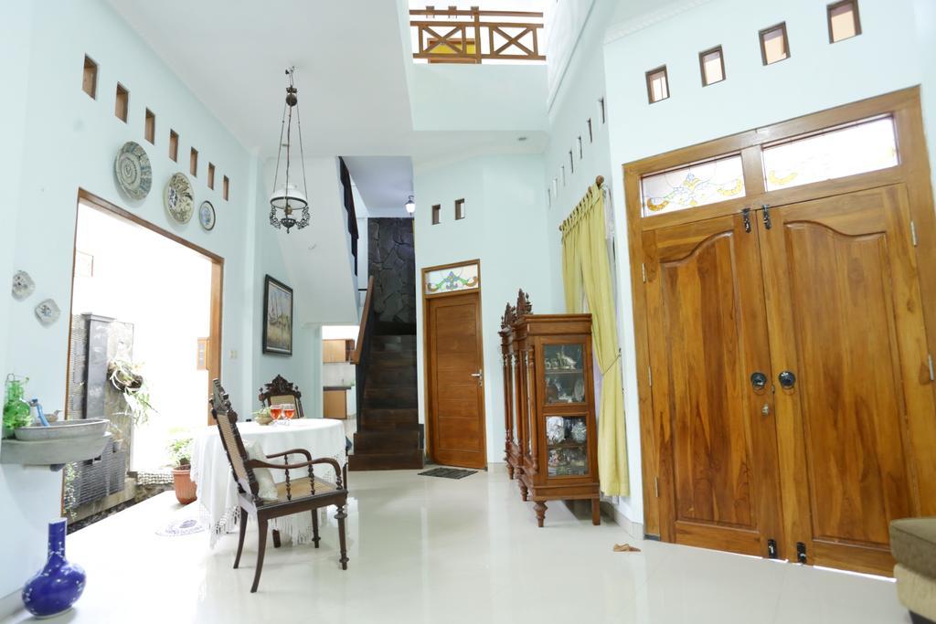 Griya Kedasih Guesthouse Yogyakarta Esterno foto