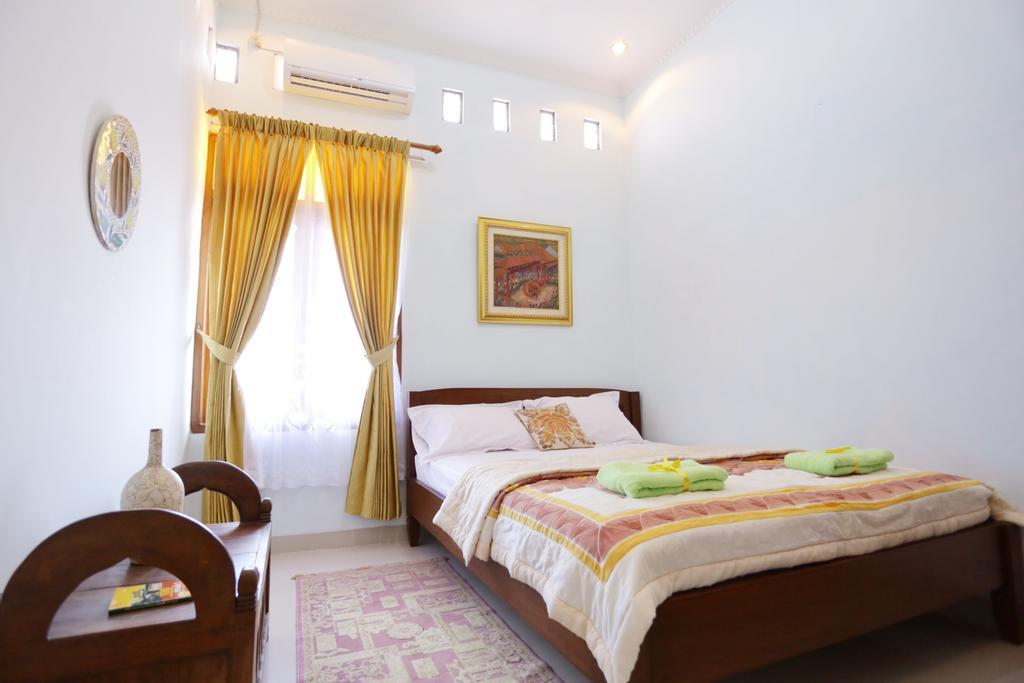 Griya Kedasih Guesthouse Yogyakarta Esterno foto