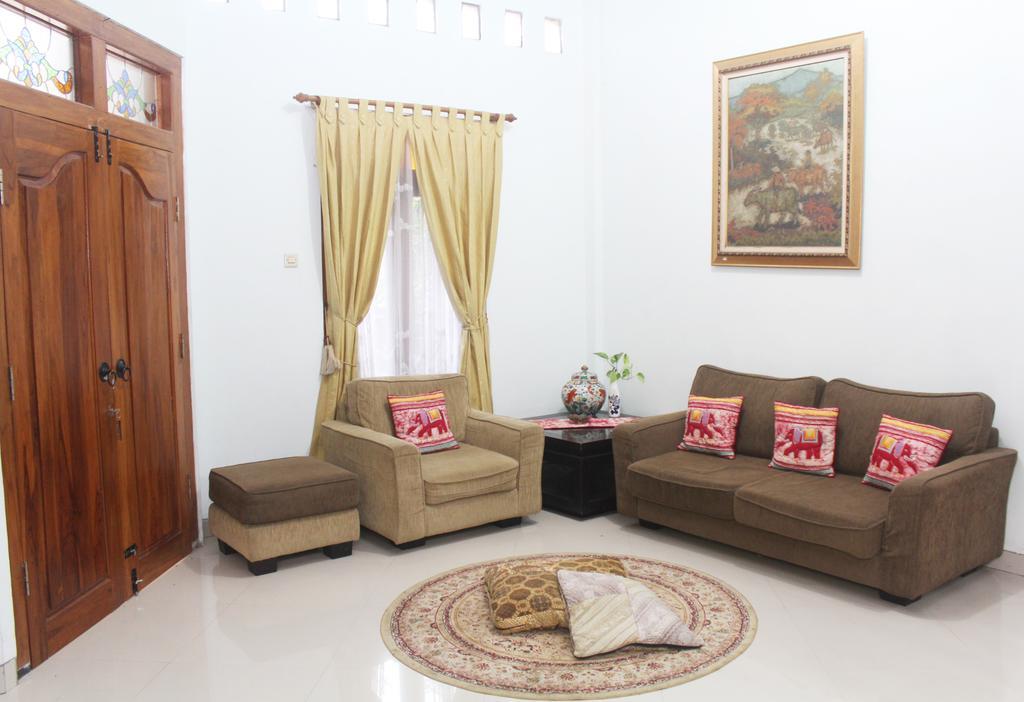 Griya Kedasih Guesthouse Yogyakarta Esterno foto